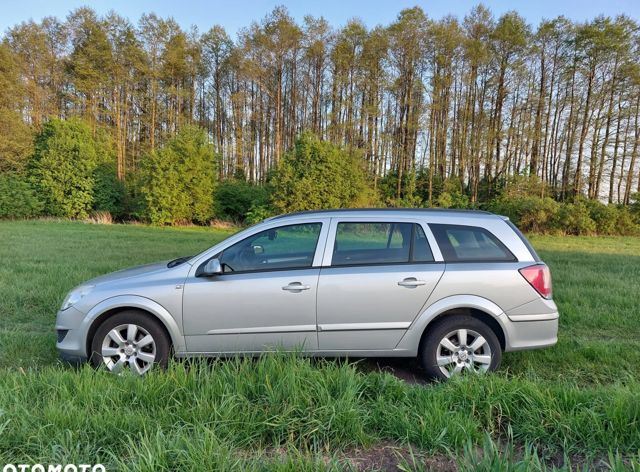 Opel Astra cena 11500 przebieg: 313000, rok produkcji 2009 z Golina małe 254